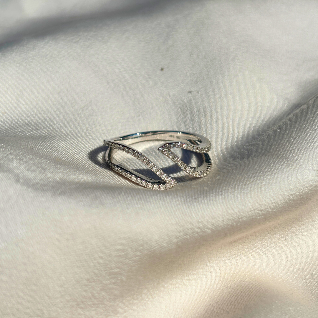 Entwined Leaf Designer Ring in 9 ct Yellow Gold, Gracefully Set with Laboratory-Crafted Diamonds